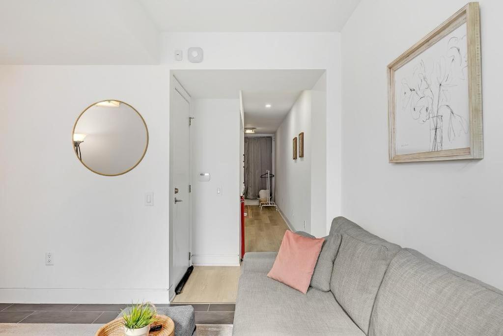 Suite In The Heart Of Downtown โตรอนโต ภายนอก รูปภาพ