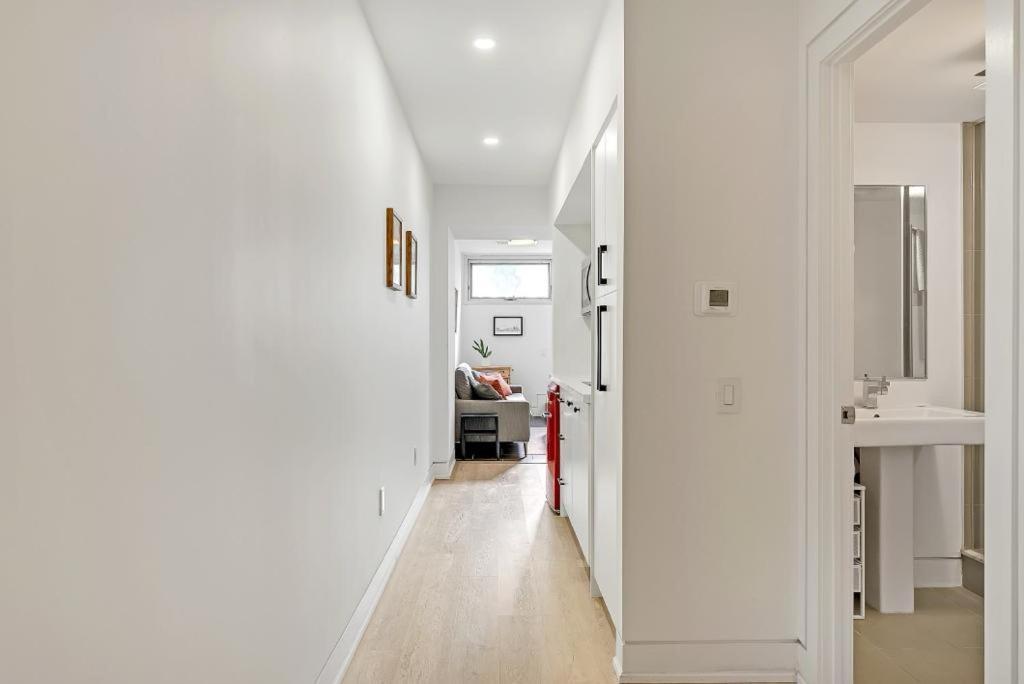 Suite In The Heart Of Downtown โตรอนโต ภายนอก รูปภาพ