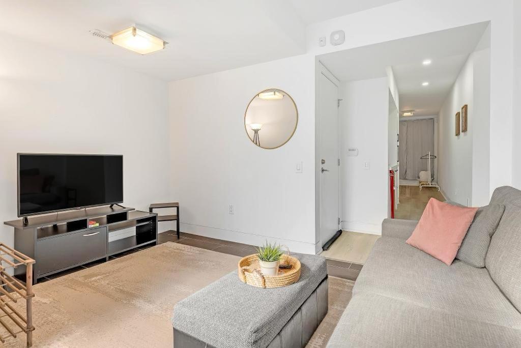 Suite In The Heart Of Downtown โตรอนโต ภายนอก รูปภาพ