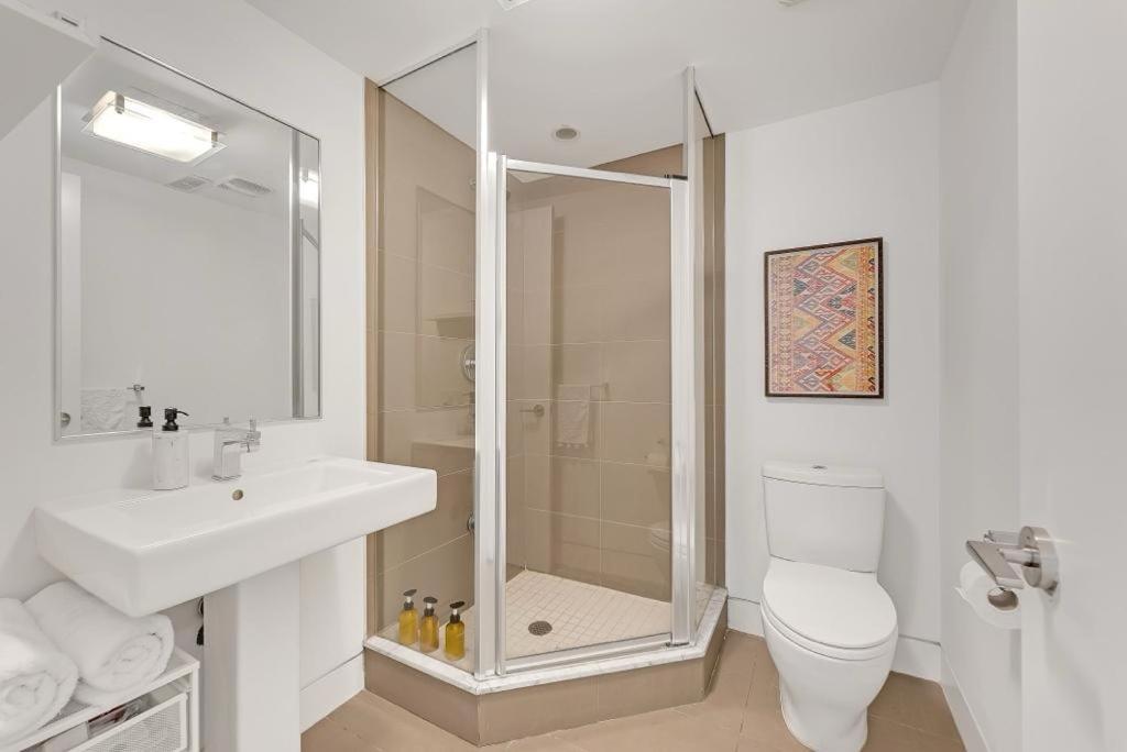 Suite In The Heart Of Downtown โตรอนโต ภายนอก รูปภาพ